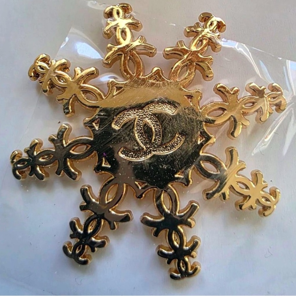 Gold Snowflake Pendant